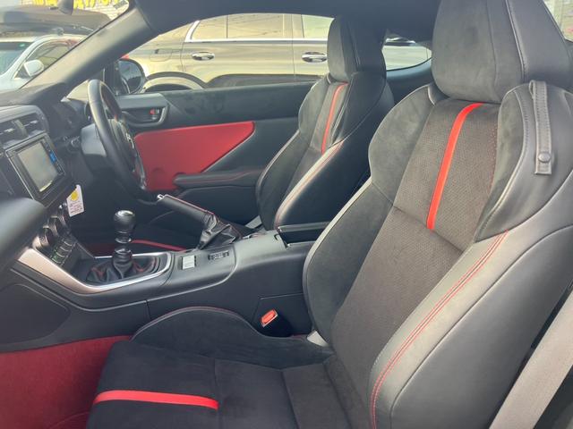 ���Ђł̓i�r�̎��t������A���~�A�G�A�����̃J�X�^�}�C�Y�̐��X�^�b�t�����܂��̂ŁA���v�]�Ȃǌ�����܂�����X�^�b�t�܂ł��C�y�ɂ��₢���킹�������B