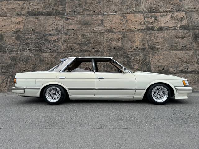 マークII グランデ ツインカム24 限定車 リミテッド 載せ替え5速公認車 044たまごパール 純正リヤバイザー 14インチSSRフォーミュラーメッシュ 社外マフラー(4枚目)