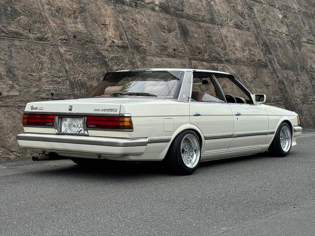 マークII グランデ ツインカム24 限定車 リミテッド 載せ替え5速公認車 044たまごパール 純正リヤバイザー 14インチSSRフォーミュラーメッシュ 社外マフラー(5枚目)