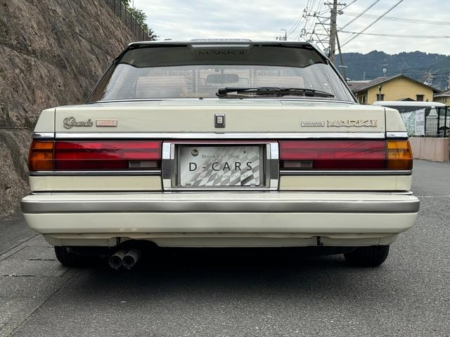 マークII グランデ ツインカム24 限定車 リミテッド 載せ替え5速公認車 044たまごパール 純正リヤバイザー 14インチSSRフォーミュラーメッシュ 社外マフラー(6枚目)