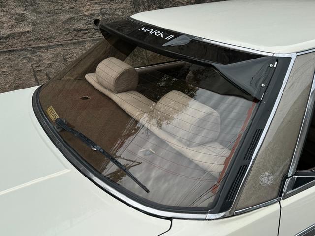 マークII グランデ ツインカム24 限定車 リミテッド 載せ替え5速公認車 044たまごパール 純正リヤバイザー 14インチSSRフォーミュラーメッシュ 社外マフラー(11枚目)