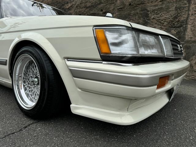 マークII グランデ ツインカム24 限定車 リミテッド 載せ替え5速公認車 044たまごパール 純正リヤバイザー 14インチSSRフォーミュラーメッシュ 社外マフラー(12枚目)