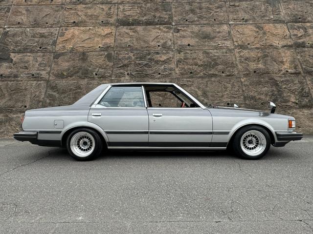 クレスタ スーパールーセント　角目４灯　グレーツートン　５速　フェンダーミラー　車高調　オリジナルマフラー　社外１４インチアルミ・フォーカスレーシング　社外デッキ　社外ステアリング　社外シフトノブ（5枚目）