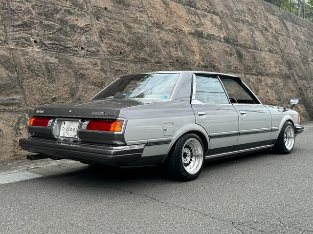 クレスタ スーパールーセント　角目４灯　グレーツートン　５速　フェンダーミラー　車高調　オリジナルマフラー　社外１４インチアルミ・フォーカスレーシング　社外デッキ　社外ステアリング　社外シフトノブ（6枚目）