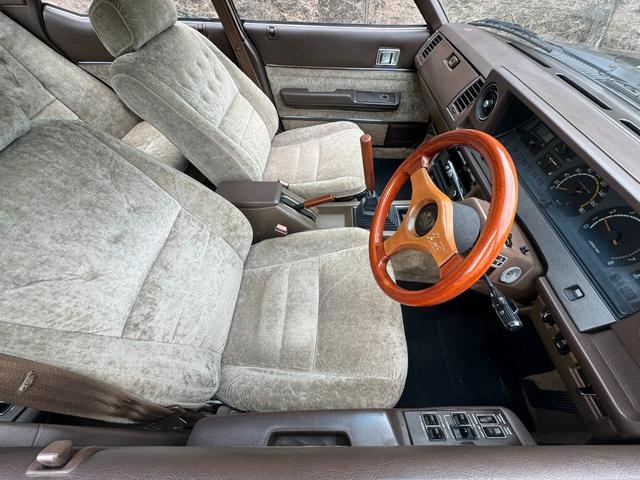 クレスタ スーパールーセント　角目４灯　グレーツートン　５速　フェンダーミラー　車高調　オリジナルマフラー　社外１４インチアルミ・フォーカスレーシング　社外デッキ　社外ステアリング　社外シフトノブ（32枚目）