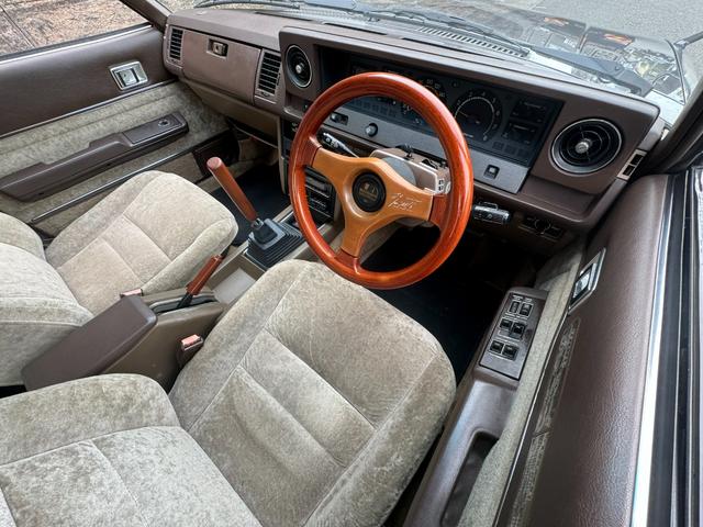 クレスタ スーパールーセント　角目４灯　グレーツートン　５速　フェンダーミラー　車高調　オリジナルマフラー　社外１４インチアルミ・フォーカスレーシング　社外デッキ　社外ステアリング　社外シフトノブ（33枚目）