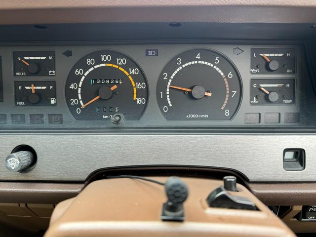 クレスタ スーパールーセント　角目４灯　グレーツートン　５速　フェンダーミラー　車高調　オリジナルマフラー　社外１４インチアルミ・フォーカスレーシング　社外デッキ　社外ステアリング　社外シフトノブ（48枚目）