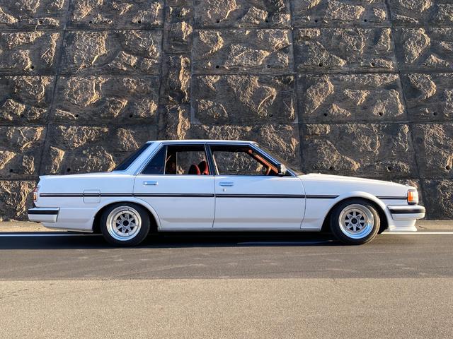 クレスタ スーパールーセント　ツインカム２４　後期型　赤内装　５速公認　車高調　ＳＳＲ１４インチマークＩＩＩ　Ｄ－ＣＡＲＳオリジナルマフラー　フロントスポイラー　リヤスポイラー　デジパネ　ＫＥＮＷＯＯＤ当時物デッキ　社外ステアリング　水中花（4枚目）