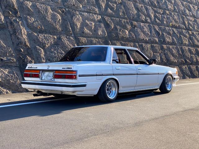 クレスタ スーパールーセント　ツインカム２４　後期型　赤内装　５速公認　車高調　ＳＳＲ１４インチマークＩＩＩ　Ｄ－ＣＡＲＳオリジナルマフラー　フロントスポイラー　リヤスポイラー　デジパネ　ＫＥＮＷＯＯＤ当時物デッキ　社外ステアリング　水中花（5枚目）