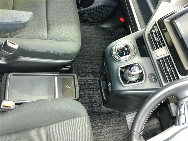 ヴォクシー ハイブリッドＶ　ハイブリッド　ワンオーナー　横滑り防止機能　ＡＢＳ　エアバッグ　オートクルーズコントロール　盗難防止装置　バックカメラ　ＥＴＣ　ミュージックプレイヤー接続可　ＣＤ　スマートキー　キーレス　フル装備（12枚目）