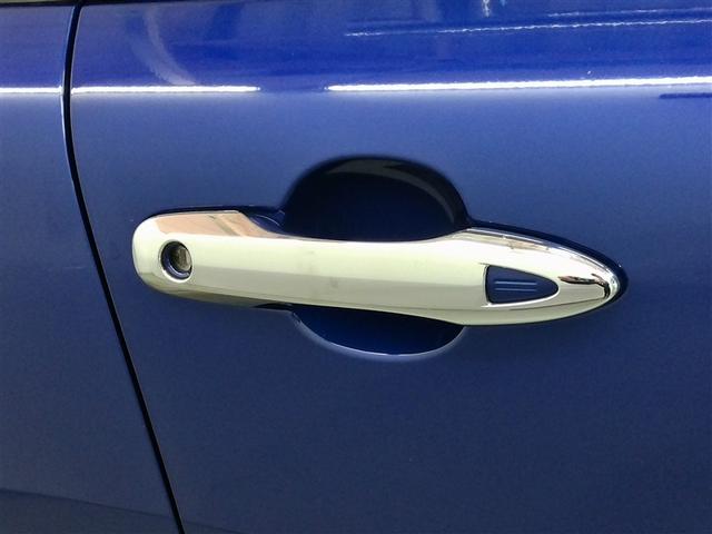アウトサイドドアハンドルはメッキ加飾です。
