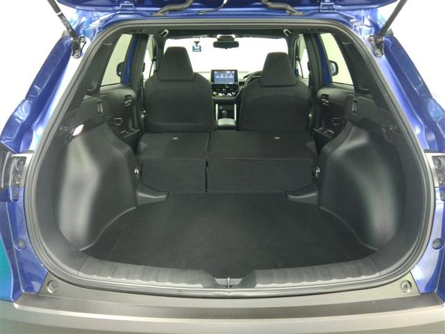 後席を倒した状態でのトランクビューです。
