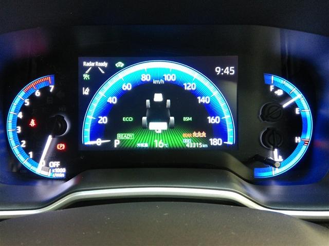 とても見やすいメーターです。夜間時はラグジュアリーな気分にさせてくれる照明が魅力ですので、夜のドライブも楽しみになりますよ♪