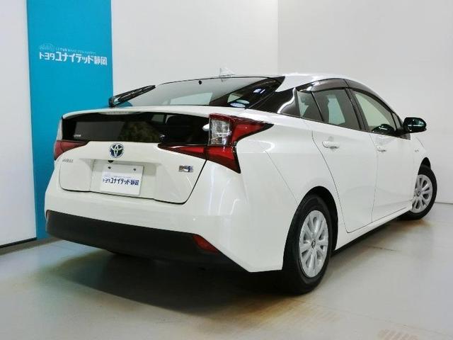 プリウス Ｓ　ハイブリッド　安全装備　衝突被害軽減システム　横滑り防止機能　ＡＢＳ　エアバッグ　オートクルーズコントロール　盗難防止装置　バックカメラ　ＥＴＣ　ドラレコ　ミュージックプレイヤー接続可　ＣＤ　キーレス（2枚目）