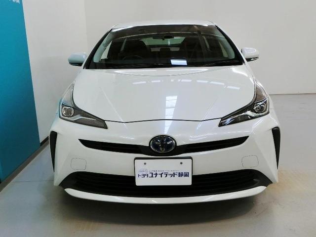 プリウス Ｓ　ハイブリッド　安全装備　衝突被害軽減システム　横滑り防止機能　ＡＢＳ　エアバッグ　オートクルーズコントロール　盗難防止装置　バックカメラ　ＥＴＣ　ドラレコ　ミュージックプレイヤー接続可　ＣＤ　キーレス（4枚目）