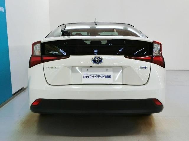 プリウス Ｓ　ハイブリッド　安全装備　衝突被害軽減システム　横滑り防止機能　ＡＢＳ　エアバッグ　オートクルーズコントロール　盗難防止装置　バックカメラ　ＥＴＣ　ドラレコ　ミュージックプレイヤー接続可　ＣＤ　キーレス（6枚目）