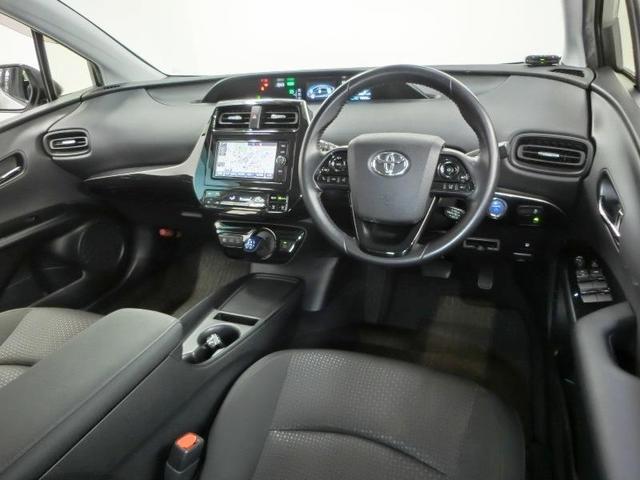 プリウス Ｓ　ハイブリッド　安全装備　衝突被害軽減システム　横滑り防止機能　ＡＢＳ　エアバッグ　オートクルーズコントロール　盗難防止装置　バックカメラ　ＥＴＣ　ドラレコ　ミュージックプレイヤー接続可　ＣＤ　キーレス（9枚目）