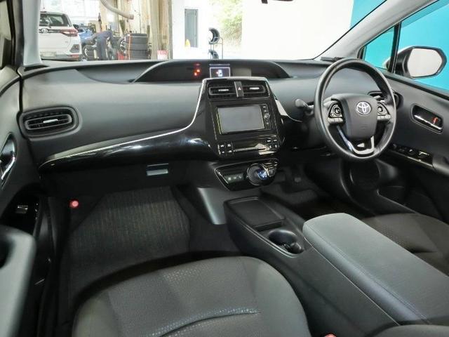 プリウス Ｓ　ハイブリッド　安全装備　衝突被害軽減システム　横滑り防止機能　ＡＢＳ　エアバッグ　オートクルーズコントロール　盗難防止装置　バックカメラ　ＥＴＣ　ドラレコ　ミュージックプレイヤー接続可　ＣＤ　キーレス（10枚目）