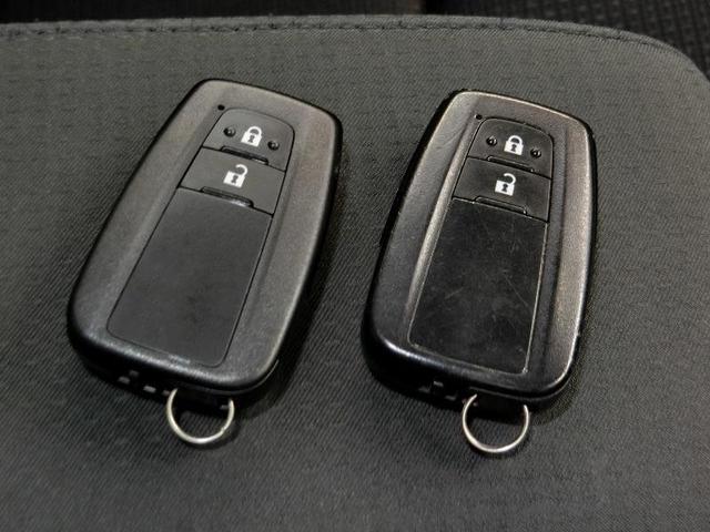 プリウス Ｓ　ハイブリッド　安全装備　衝突被害軽減システム　横滑り防止機能　ＡＢＳ　エアバッグ　オートクルーズコントロール　盗難防止装置　バックカメラ　ＥＴＣ　ドラレコ　ミュージックプレイヤー接続可　ＣＤ　キーレス（19枚目）