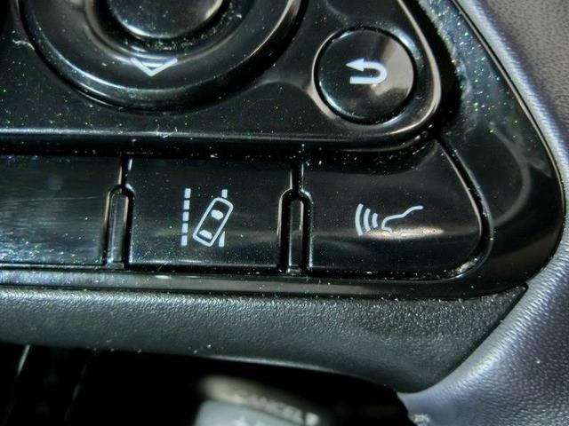 プリウス Ｓ　ハイブリッド　安全装備　衝突被害軽減システム　横滑り防止機能　ＡＢＳ　エアバッグ　オートクルーズコントロール　盗難防止装置　バックカメラ　ＥＴＣ　ドラレコ　ミュージックプレイヤー接続可　ＣＤ　キーレス（23枚目）