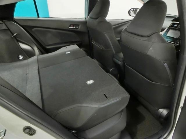 プリウス Ｓ　ハイブリッド　安全装備　衝突被害軽減システム　横滑り防止機能　ＡＢＳ　エアバッグ　オートクルーズコントロール　盗難防止装置　バックカメラ　ＥＴＣ　ドラレコ　ミュージックプレイヤー接続可　ＣＤ　キーレス（31枚目）