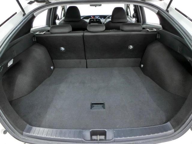 プリウス Ｓ　ハイブリッド　安全装備　衝突被害軽減システム　横滑り防止機能　ＡＢＳ　エアバッグ　オートクルーズコントロール　盗難防止装置　バックカメラ　ＥＴＣ　ドラレコ　ミュージックプレイヤー接続可　ＣＤ　キーレス（34枚目）