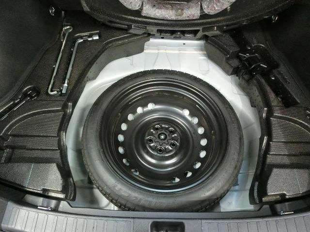 プリウス Ｓ　ハイブリッド　安全装備　衝突被害軽減システム　横滑り防止機能　ＡＢＳ　エアバッグ　オートクルーズコントロール　盗難防止装置　バックカメラ　ＥＴＣ　ドラレコ　ミュージックプレイヤー接続可　ＣＤ　キーレス（35枚目）