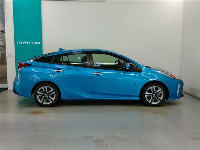 プリウス Ｓツーリングセレクション　ハイブリッド　ワンオーナー　安全装備　衝突被害軽減システム　横滑り防止機能　ＡＢＳ　エアバッグ　オートクルーズコントロール　盗難防止装置　バックカメラ　ミュージックプレイヤー接続可　ＣＤ　スマートキー（3枚目）