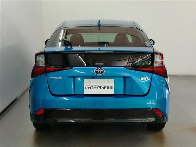 プリウス Ｓツーリングセレクション　ハイブリッド　ワンオーナー　安全装備　衝突被害軽減システム　横滑り防止機能　ＡＢＳ　エアバッグ　オートクルーズコントロール　盗難防止装置　バックカメラ　ミュージックプレイヤー接続可　ＣＤ　スマートキー（4枚目）