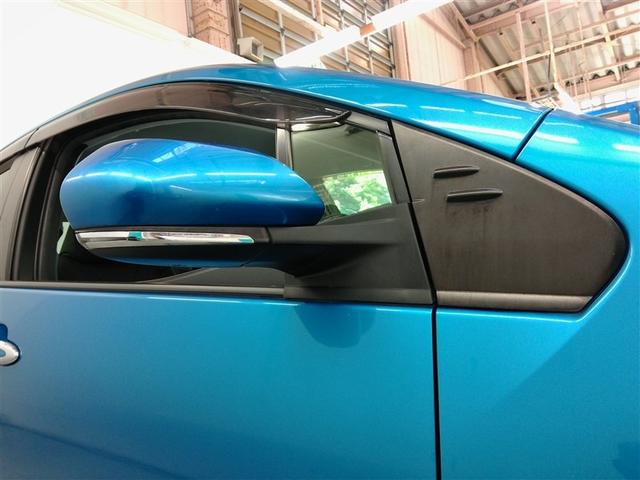 プリウス Ｓツーリングセレクション　ハイブリッド　ワンオーナー　安全装備　衝突被害軽減システム　横滑り防止機能　ＡＢＳ　エアバッグ　オートクルーズコントロール　盗難防止装置　バックカメラ　ミュージックプレイヤー接続可　ＣＤ　スマートキー（6枚目）