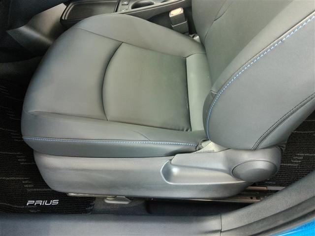 プリウス Ｓツーリングセレクション　ハイブリッド　ワンオーナー　安全装備　衝突被害軽減システム　横滑り防止機能　ＡＢＳ　エアバッグ　オートクルーズコントロール　盗難防止装置　バックカメラ　ミュージックプレイヤー接続可　ＣＤ　スマートキー（14枚目）