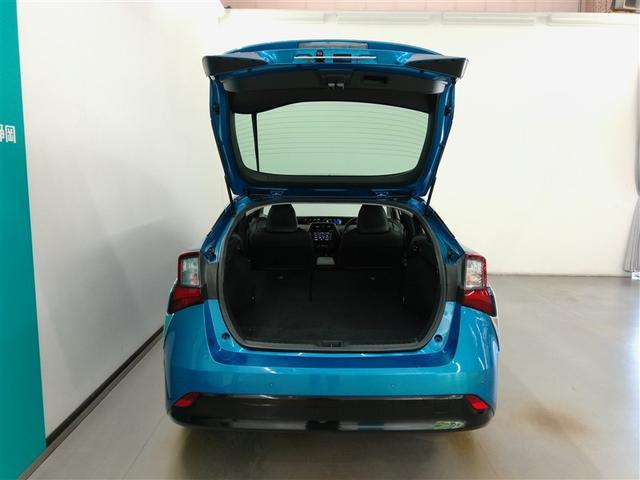 プリウス Ｓツーリングセレクション　ハイブリッド　ワンオーナー　安全装備　衝突被害軽減システム　横滑り防止機能　ＡＢＳ　エアバッグ　オートクルーズコントロール　盗難防止装置　バックカメラ　ミュージックプレイヤー接続可　ＣＤ　スマートキー（17枚目）