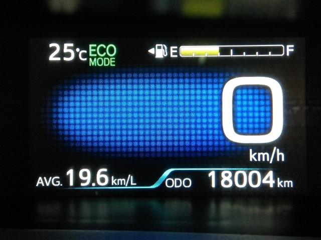 プリウス Ｓツーリングセレクション　ハイブリッド　ワンオーナー　安全装備　衝突被害軽減システム　横滑り防止機能　ＡＢＳ　エアバッグ　オートクルーズコントロール　盗難防止装置　バックカメラ　ミュージックプレイヤー接続可　ＣＤ　スマートキー（25枚目）