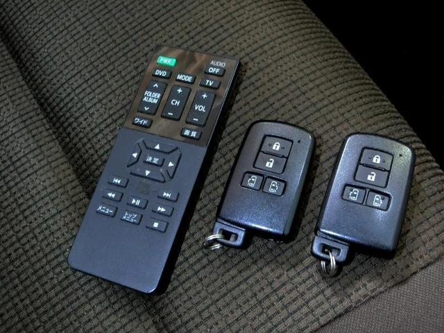 シエンタ G ワンオーナー 衝突被害軽減システム 横滑り防止機能 ABS エアバッグ 盗難防止装置 アイドリングストップ バックカメラ 後席モニター ETC ミュージックプレイヤー接続可 CD スマートキー(18枚目)