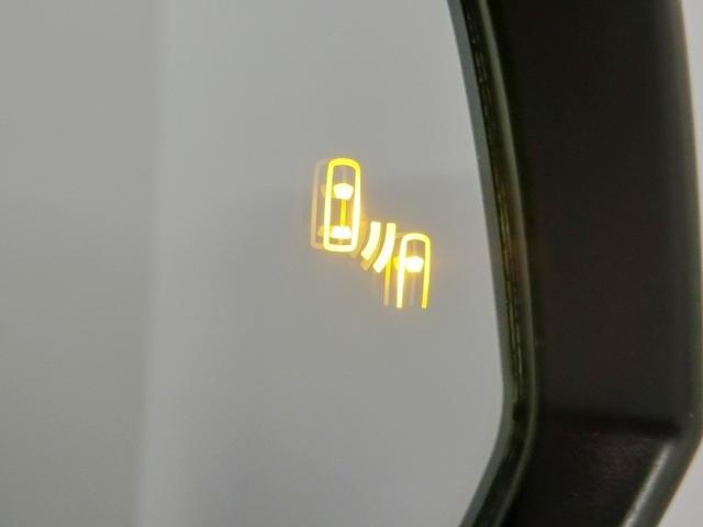 ブラインドスポットモニターです。隣車線を走る車両をレーダーで検知すると、ドアミラーに搭載されたＬＥＤインジケーターが点灯し運転者に車線変更の注意を促します。