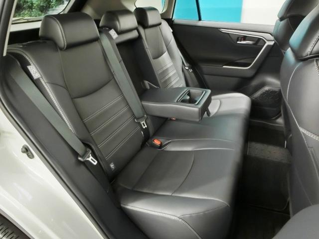 運転席側からの後席ビューです。