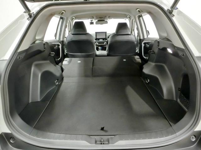 後席を倒した状態でのトランクビューです。