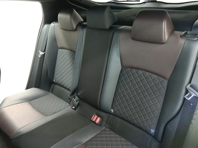 助手席側からの後席ビューです。