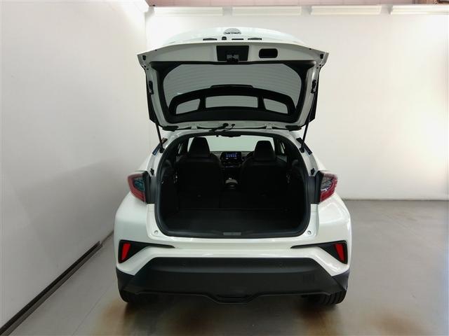 バックドアを開口させた状態です。