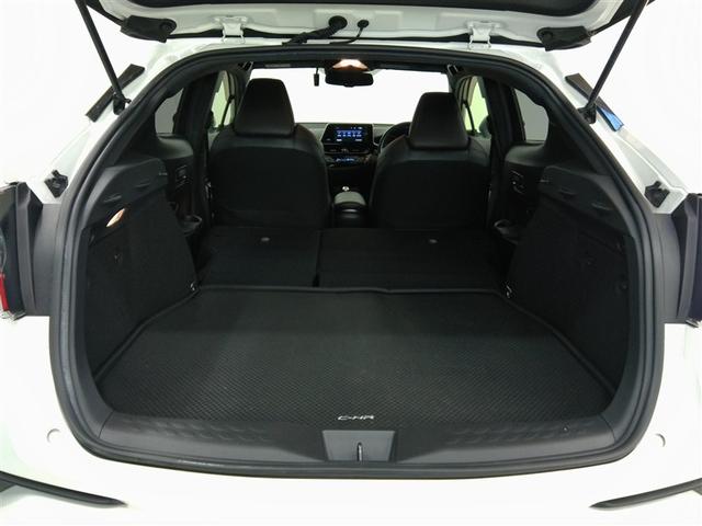 後席を倒した状態でのトランクビューです。