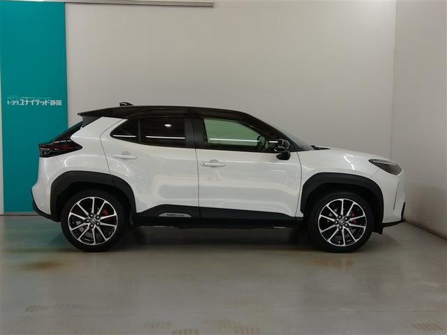 ヤリスクロス ハイブリッド　ＧＲスポーツ　ハイブリッド　ワンオーナー　安全装備　衝突被害軽減システム　横滑り防止機能　ＡＢＳ　エアバッグ　オートクルーズコントロール　盗難防止装置　ナビ　バックカメラ　ＥＴＣ　ミュージックプレイヤー接続可（3枚目）