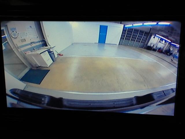 �o�b�N���j�^�[�����ŁA������m�F���Ȃ�����S���Ē��Ԃ��邱�Ƃ��ł��܂��B�^�]���S�҂��n���҂��K�{�̋@�\�ł���I