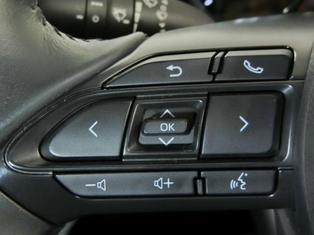 �X�e�A�����O�ɂ́A�I�[�f�B�I�R���g���[���A�C���t�H�[���[�V�����R���g���[���X�C�b�`���t���Ď茳�ő��삪�ł��܂��B