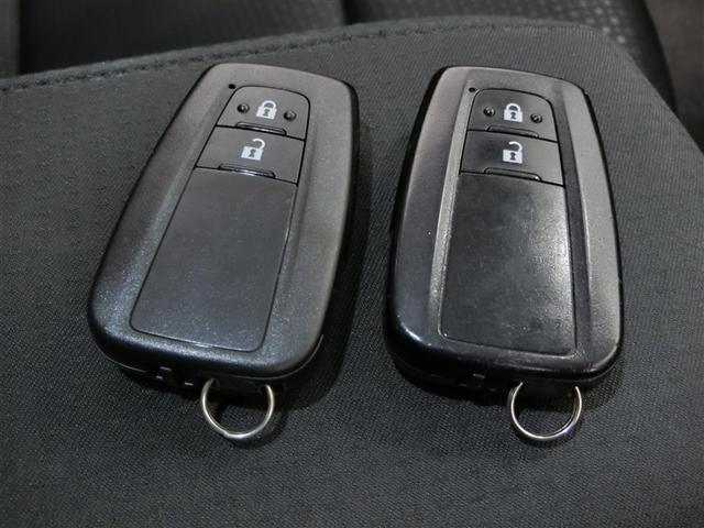 プリウス Ｓ　ハイブリッド　安全装備　衝突被害軽減システム　横滑り防止機能　ＡＢＳ　エアバッグ　オートクルーズコントロール　盗難防止装置　バックカメラ　ＥＴＣ　ドラレコ　ミュージックプレイヤー接続可　ＣＤ　キーレス（22枚目）