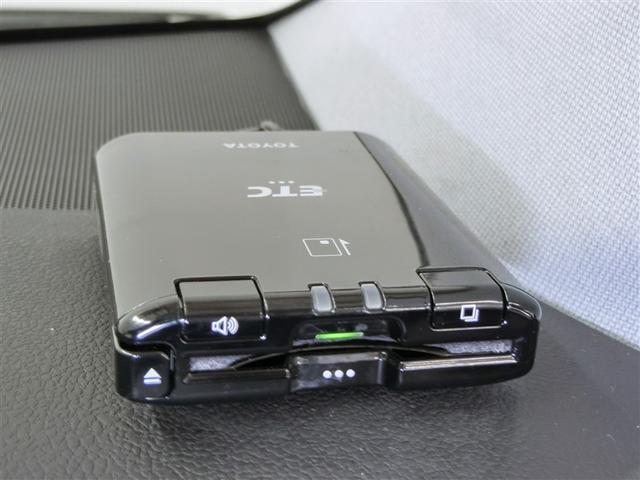 プリウス Ｓ　ハイブリッド　安全装備　衝突被害軽減システム　横滑り防止機能　ＡＢＳ　エアバッグ　オートクルーズコントロール　盗難防止装置　バックカメラ　ＥＴＣ　ドラレコ　ミュージックプレイヤー接続可　ＣＤ　キーレス（23枚目）