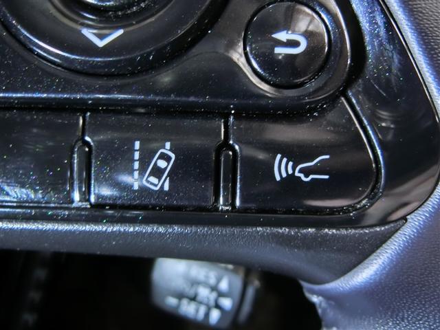 プリウス Ｓ　ハイブリッド　安全装備　衝突被害軽減システム　横滑り防止機能　ＡＢＳ　エアバッグ　オートクルーズコントロール　盗難防止装置　バックカメラ　ＥＴＣ　ドラレコ　ミュージックプレイヤー接続可　ＣＤ　キーレス（29枚目）