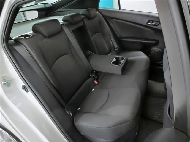 プリウス Ｓ　ハイブリッド　安全装備　衝突被害軽減システム　横滑り防止機能　ＡＢＳ　エアバッグ　オートクルーズコントロール　盗難防止装置　バックカメラ　ＥＴＣ　ドラレコ　ミュージックプレイヤー接続可　ＣＤ　キーレス（31枚目）