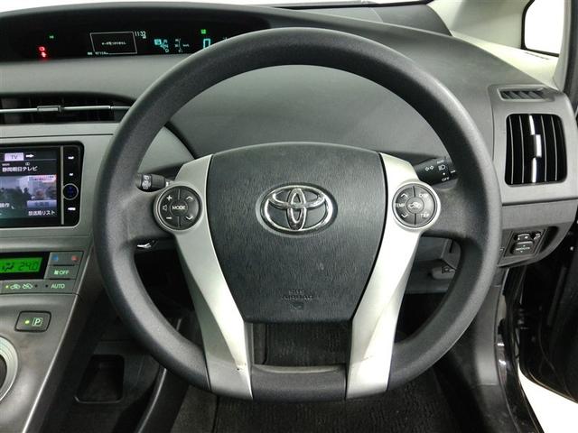 プリウス Ｓ　ハイブリッド　安全装備　横滑り防止機能　ＡＢＳ　エアバッグ　盗難防止装置　バックカメラ　ＥＴＣ　ミュージックプレイヤー接続可　ＣＤ　スマートキー　キーレス　フル装備　ＨＩＤヘッドライト　アルミホイール（13枚目）