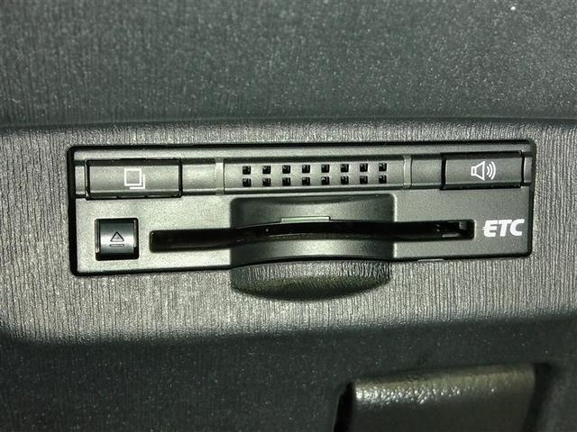 プリウス Ｓ　ハイブリッド　安全装備　横滑り防止機能　ＡＢＳ　エアバッグ　盗難防止装置　バックカメラ　ＥＴＣ　ミュージックプレイヤー接続可　ＣＤ　スマートキー　キーレス　フル装備　ＨＩＤヘッドライト　アルミホイール（17枚目）