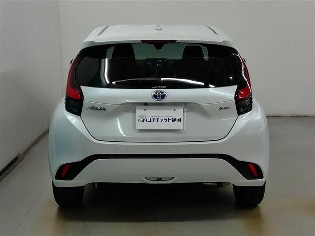 アクア Ｚ　ハイブリッド　ワンオーナー　電動シート　安全装備　衝突被害軽減システム　横滑り防止機能　ＡＢＳ　エアバッグ　オートクルーズコントロール　盗難防止装置　ナビ　バックカメラ　ＥＴＣ　ドラレコ　スマートキー（4枚目）